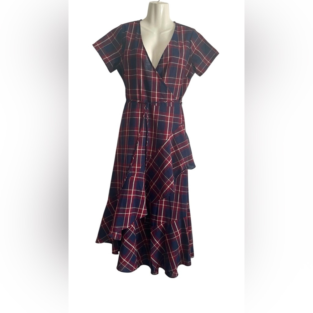 STELEN Navy/plaid high-low dress.
Short sleeves, wrap/tie waist closure.
.